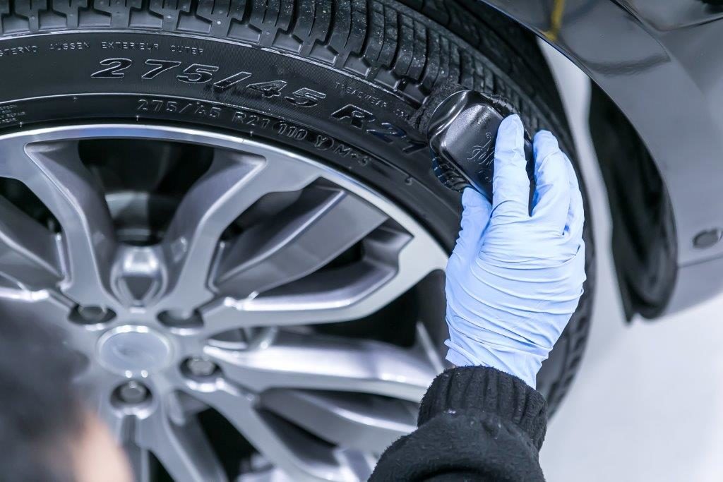 car-detail-dressing-tyres